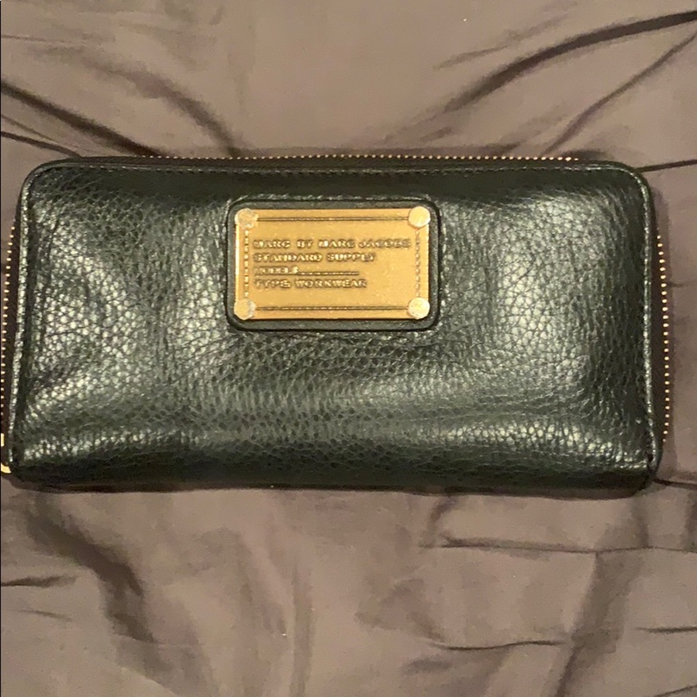 Marc By Marc Jacobs Classic W Slim Zip Wallet